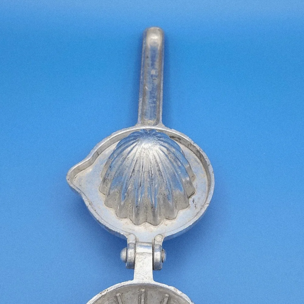 Vintage‎ Cast Aluminum Hand Juicer
